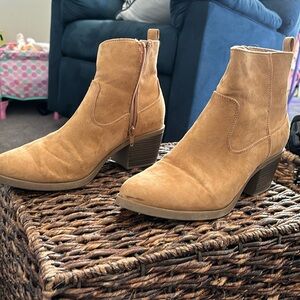 Like new ankle brown old navy boots